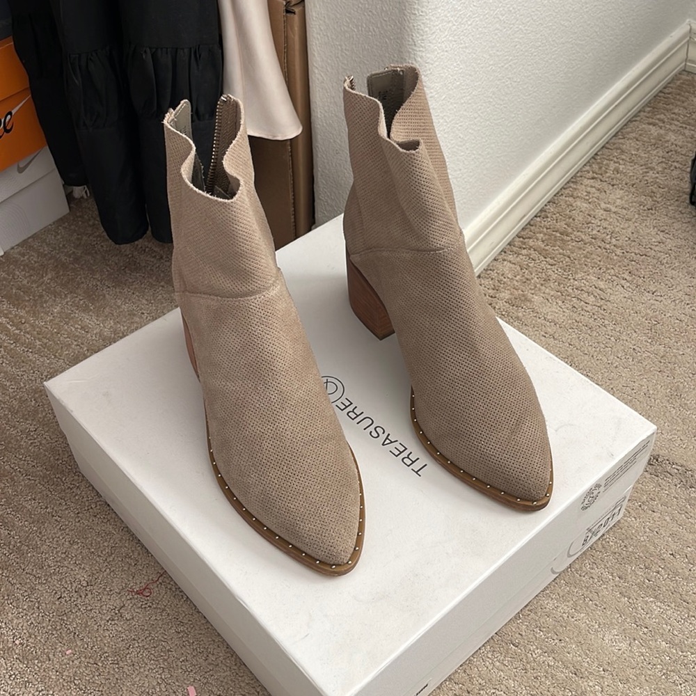 Treasure & Bond Beige Pointed Toe Ankle Boots